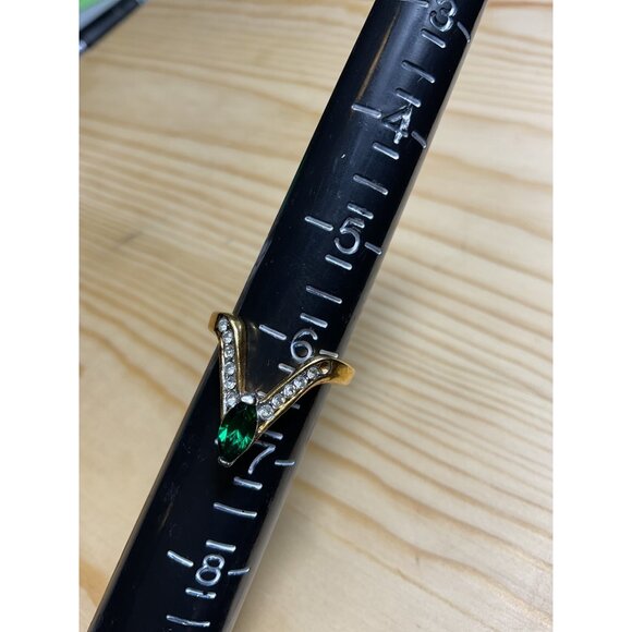 Vintage Gold Tone V-Shape Ring With Green Gem & Rhinestones - Picture 4 of 5